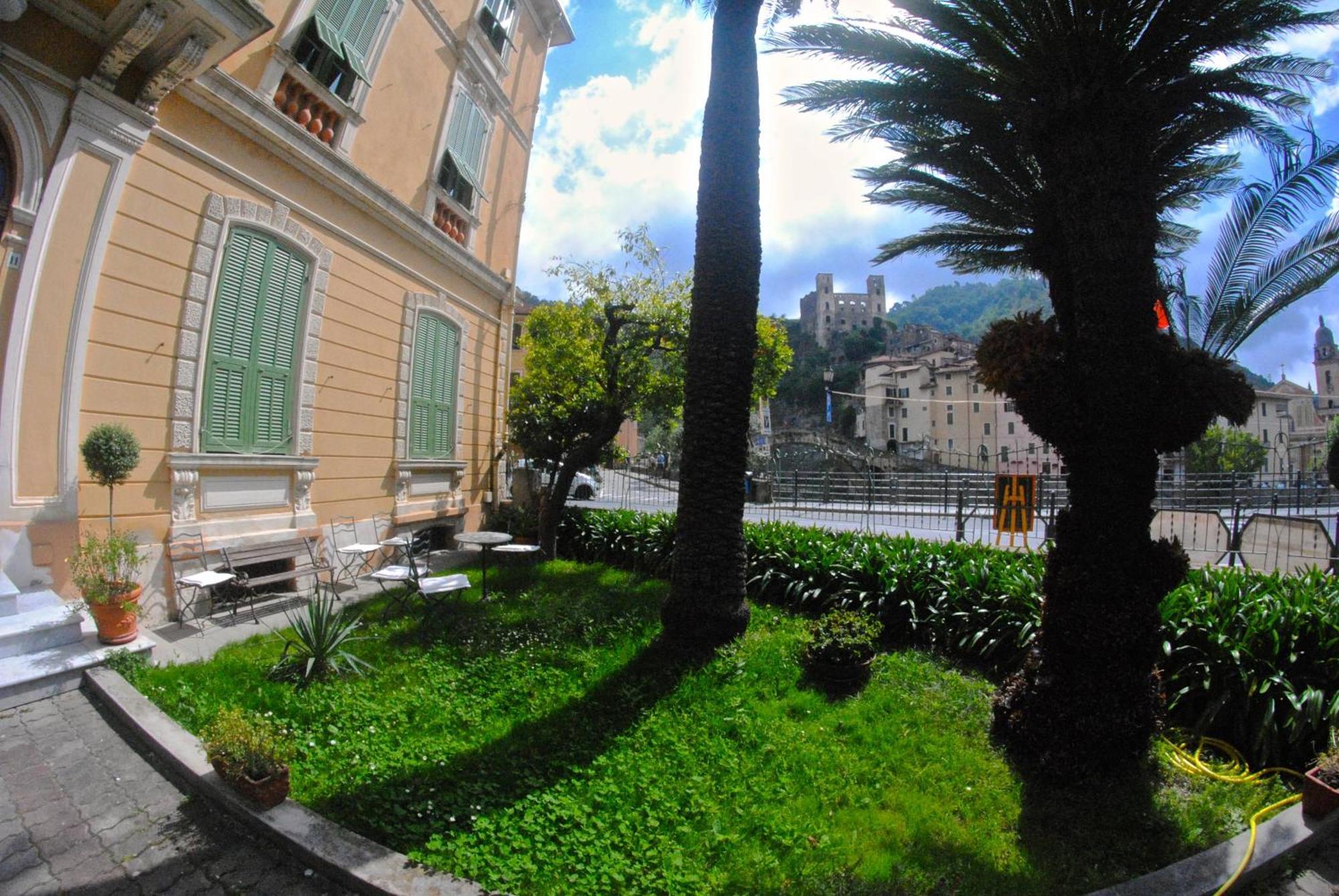 B&B Agapantus In Una Villa Dell'800 Dolceacqua Exterior foto
